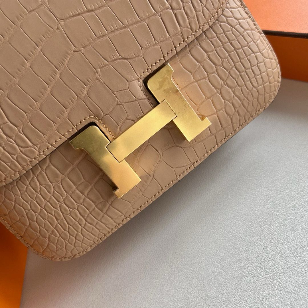 Hermes Constance 18 Handmade Bag in Chai Matte Alligator Leather - Image 3