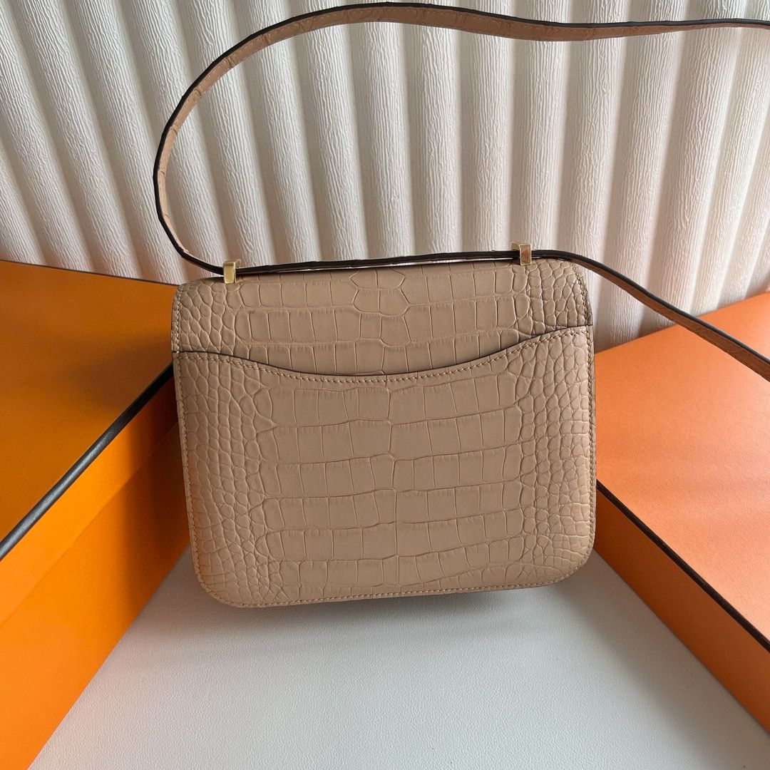 Hermes Constance 18 Handmade Bag in Chai Matte Alligator Leather - Image 9