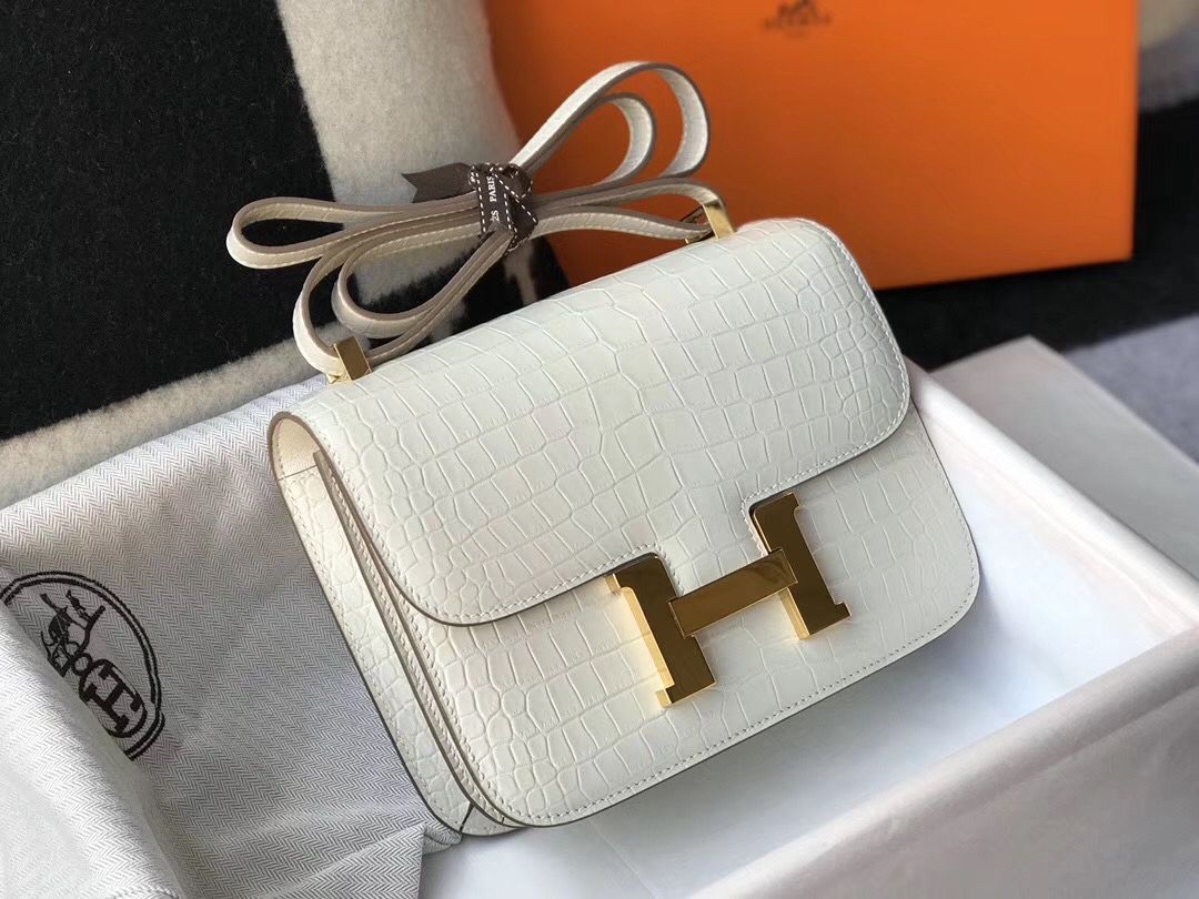 Hermes Constance 24cm Bag In White Embossed Crocodile - Image 4