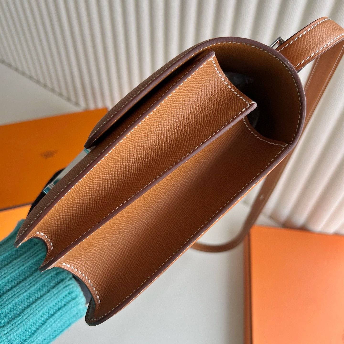 Hermes Constance 24 Handmade Bag in Gold Epsom Calfskin - Image 4