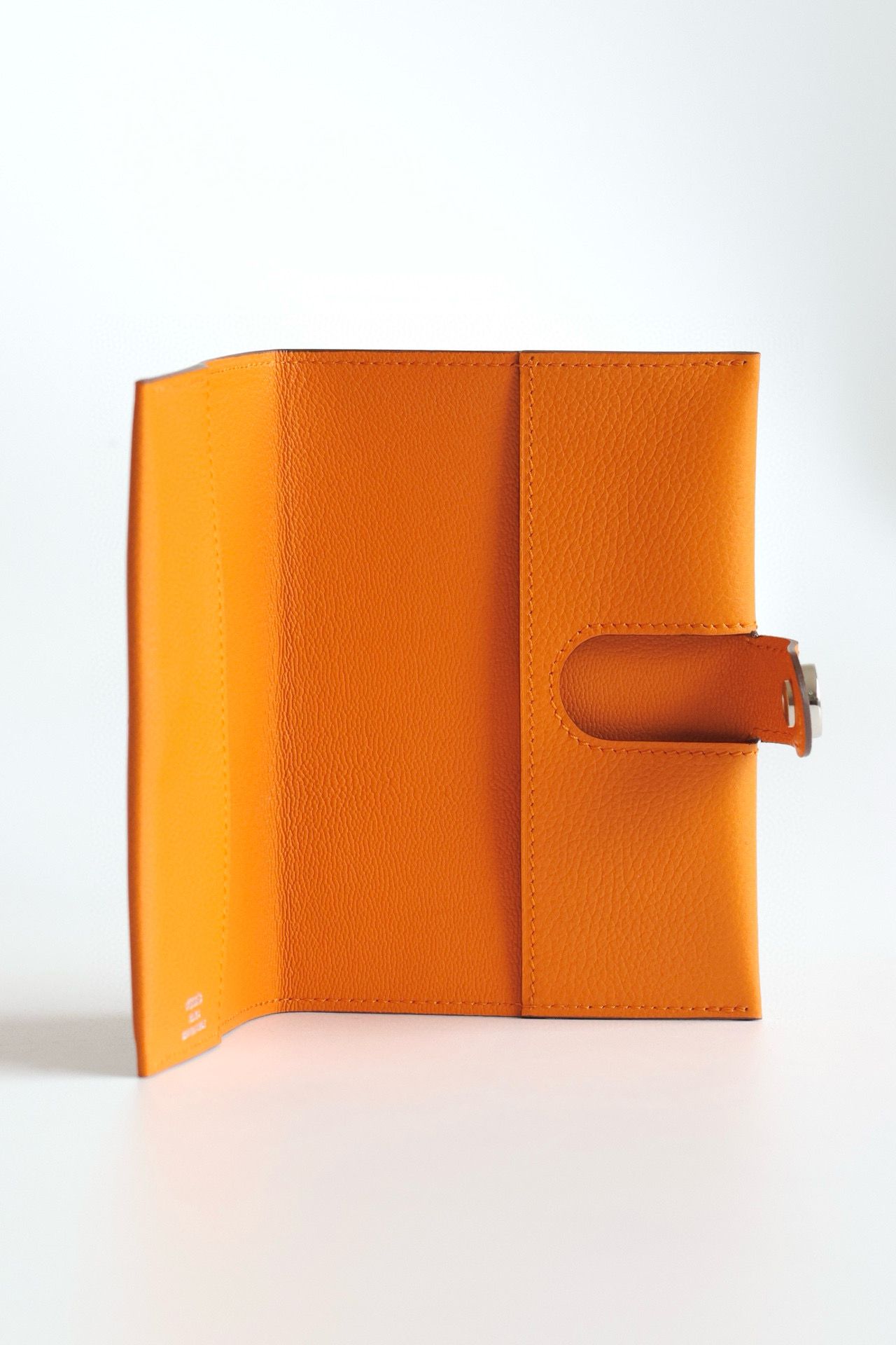 Hermes R.M.S Passport Holder in Apricot Evercolor Calfskin - Image 8
