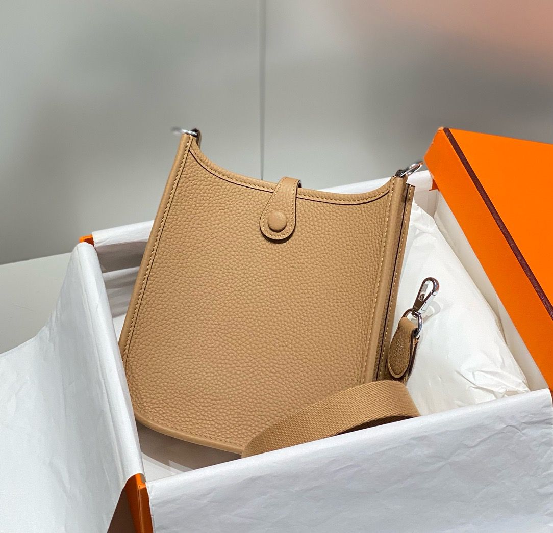 Hermes Evelyne III TPM Bag In Chai Clemence Leather - Image 3