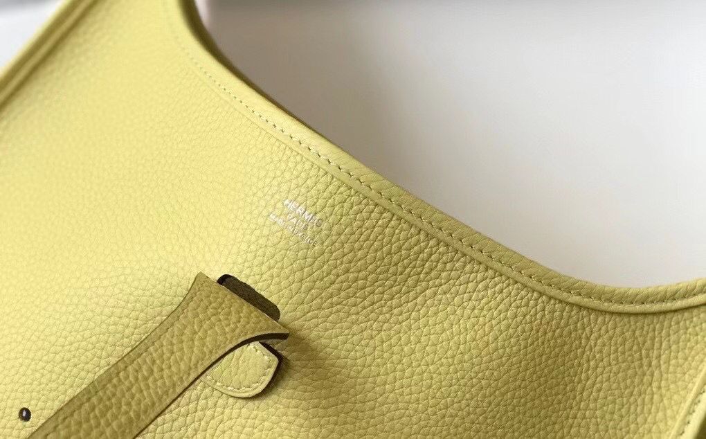 Hermes Evelyne III 29 PM Bag In Jaune Poussin Clemence Leather - Image 6