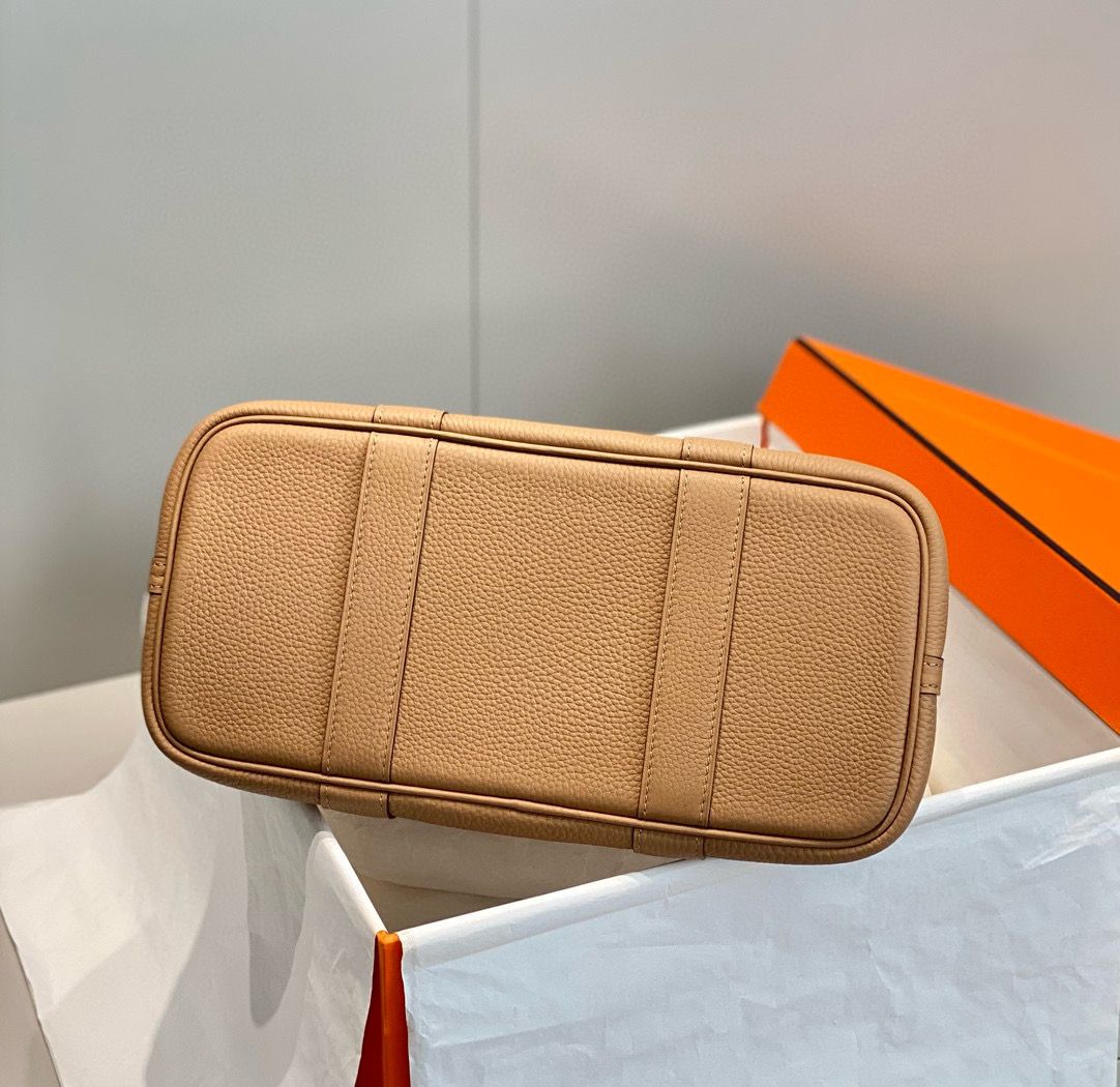 Hermes Garden Party 30 Bag In Chai Taurillon Leather - Image 4