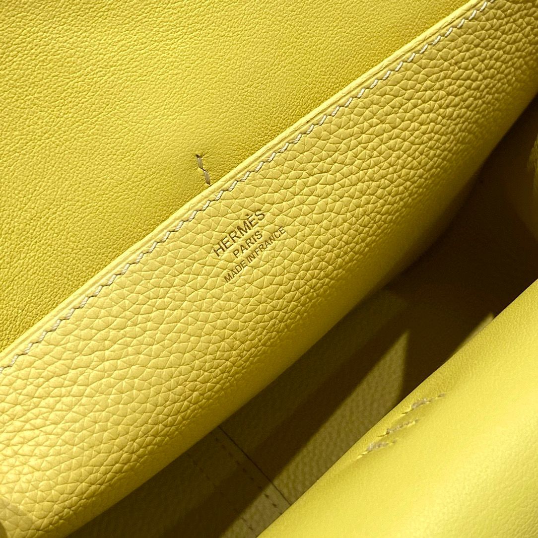 Hermes Halzan 25 Bag in Jaune Poussin Clemence Leather - Image 8