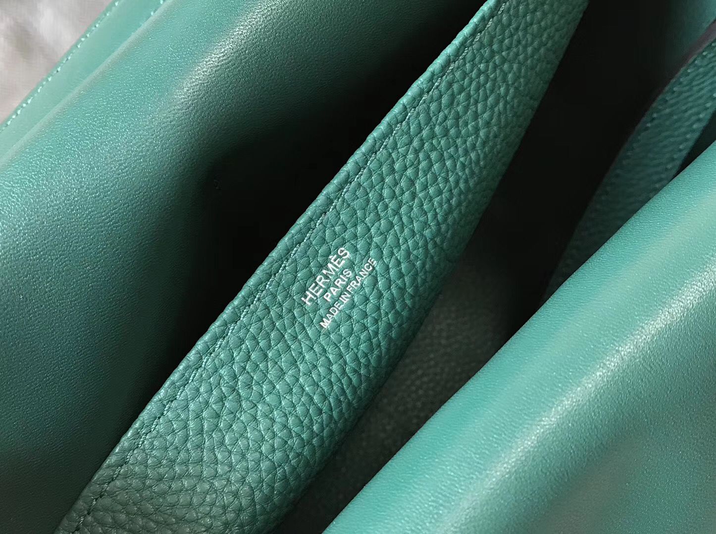 Hermes Halzan 31cm Bag In Malachite Clemence Leather - Image 3