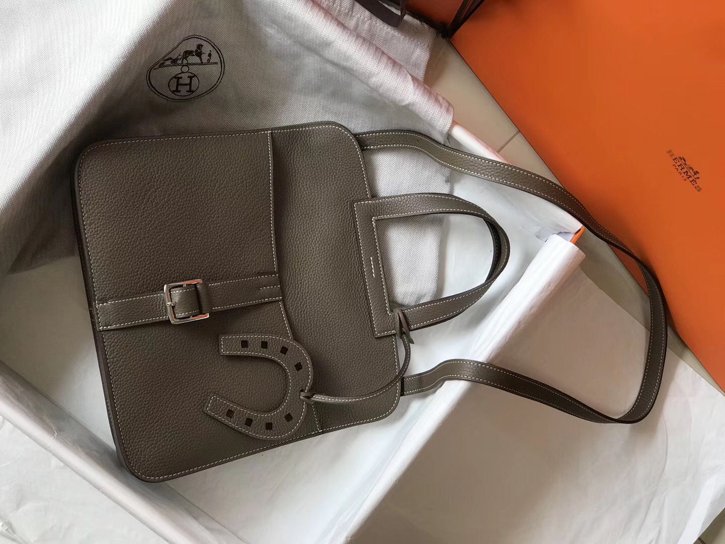 Hermes Halzan 31cm Bag In Taupe Clemence Leather - Image 9