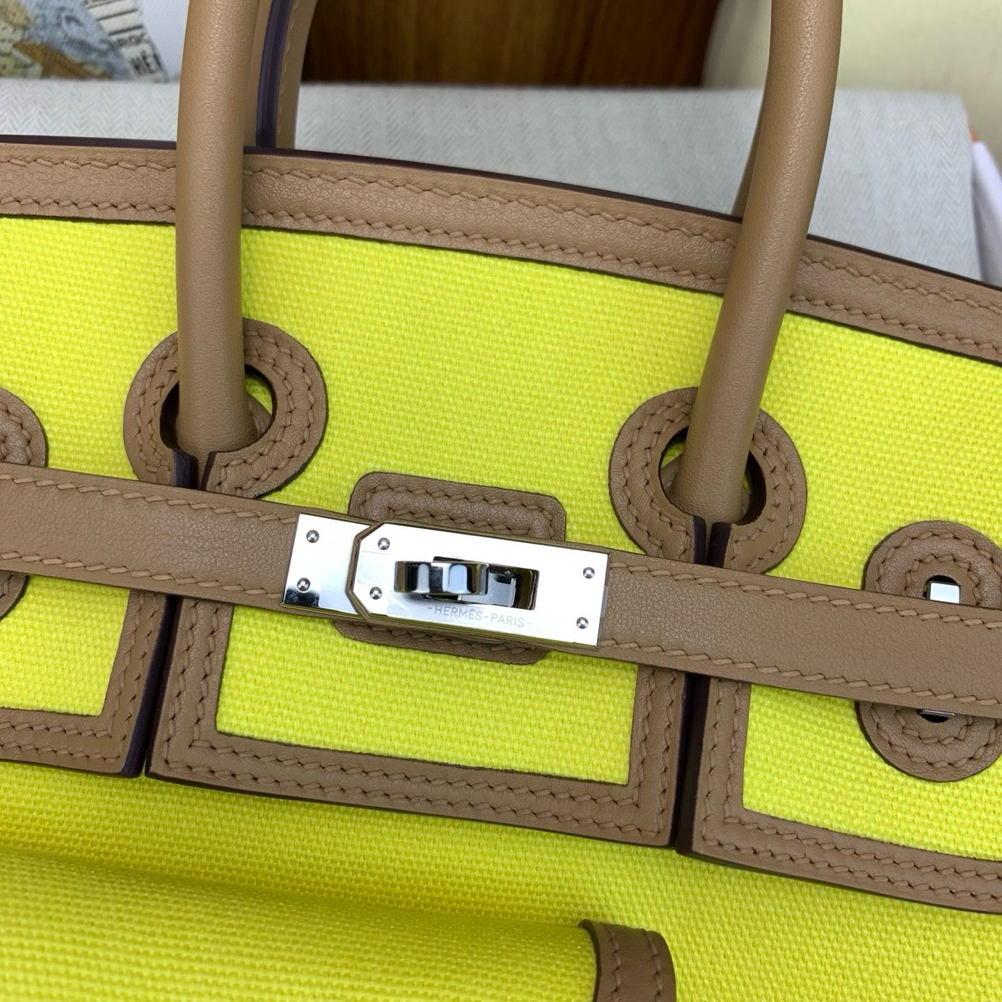 Hermes Birkin Cargo 25 Bag in Lime Toile and Chai Swift Leather - Image 4