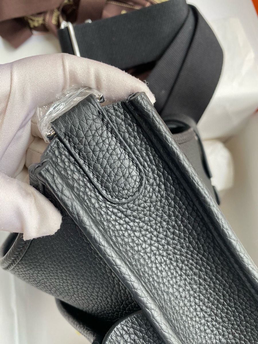 Hermes Evelyne III PM 29 Handmade Bag in Black Clemence Leather - Image 6
