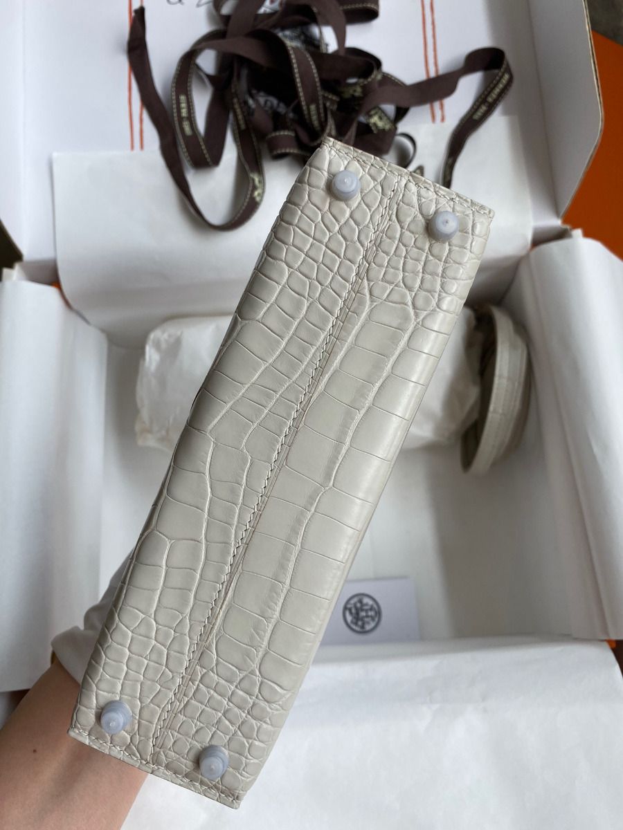 Hermes Kelly Mini II Sellier Handmade Bag In Grey Matte Alligator Leather - Image 4