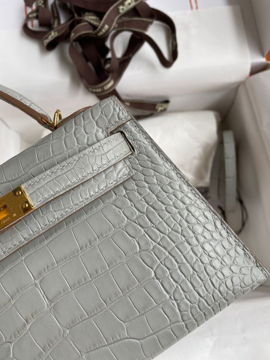 Hermes Kelly Mini II Sellier Handmade Bag In Pearl Grey Matte Alligator Leather - Image 5