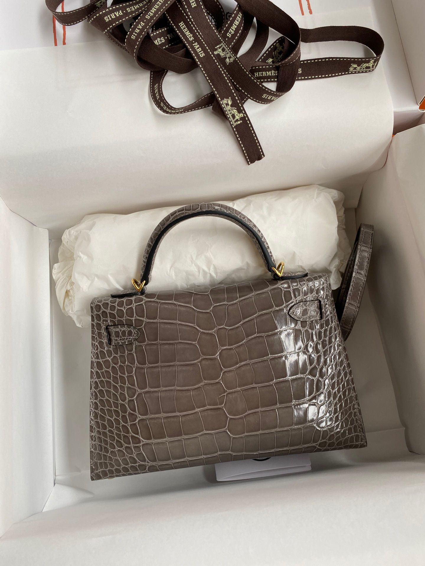 Hermes Kelly Mini II Sellier Handmade Bag in Gris Tourterelle Shiny Alligator Leather - Image 3