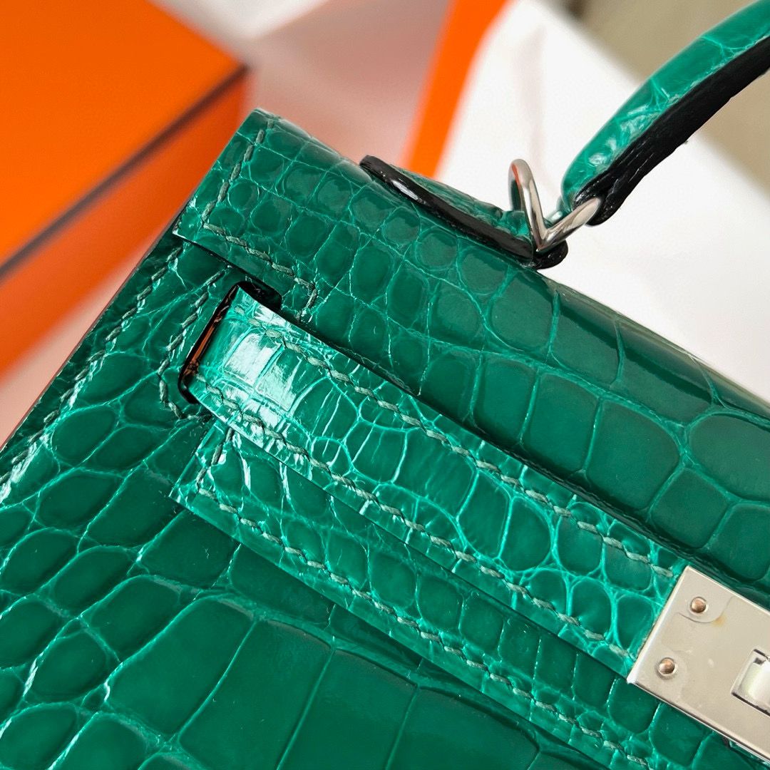 Hermes Kelly Mini II Sellier Handmade Bag in Vert Emeraude Shiny Alligator Leather - Image 5
