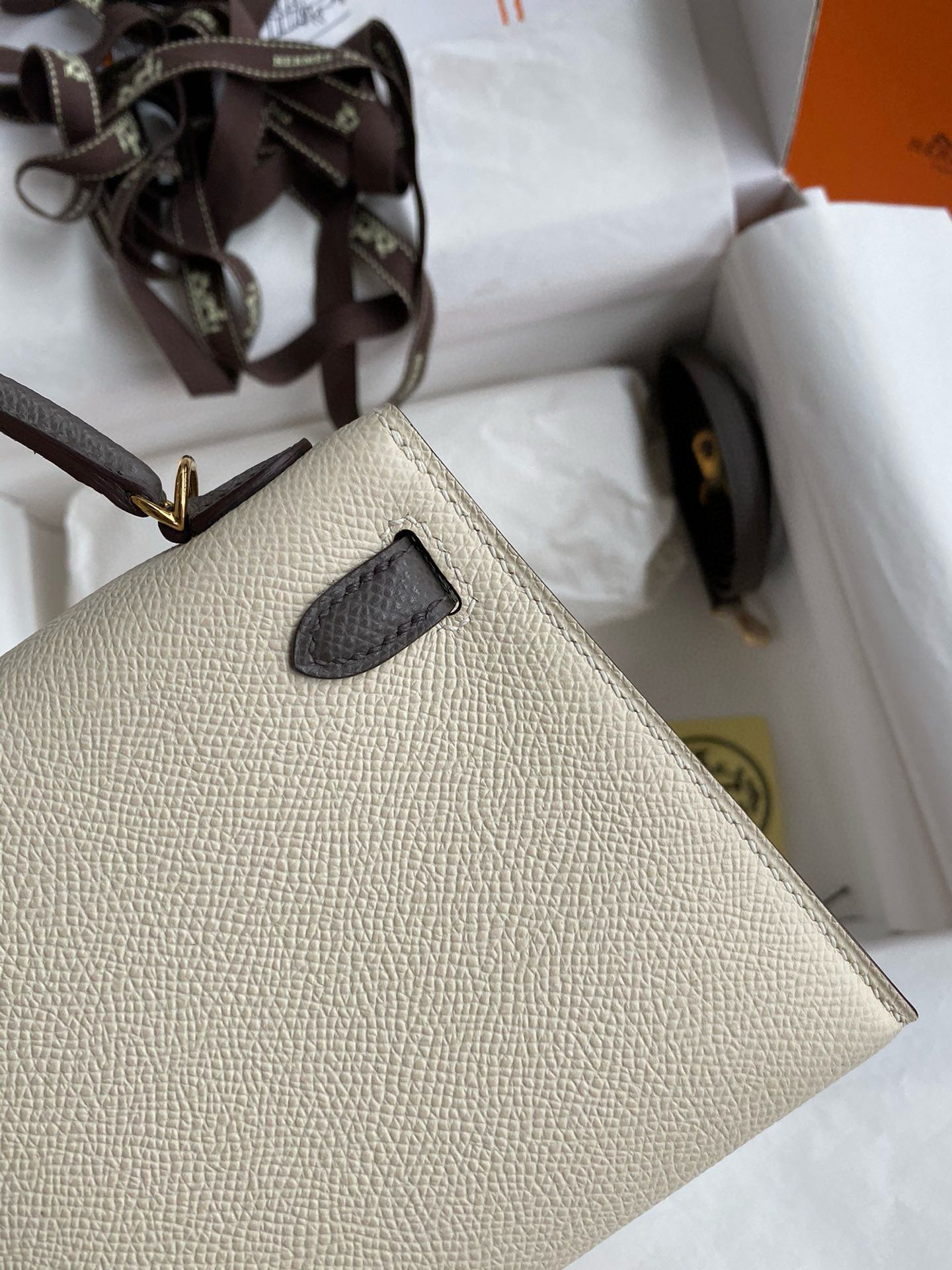 Hermes Kelly Mini II Sellier Bicolor Handmade Bag in Craie and Etain Epsom Calfskin - Image 6