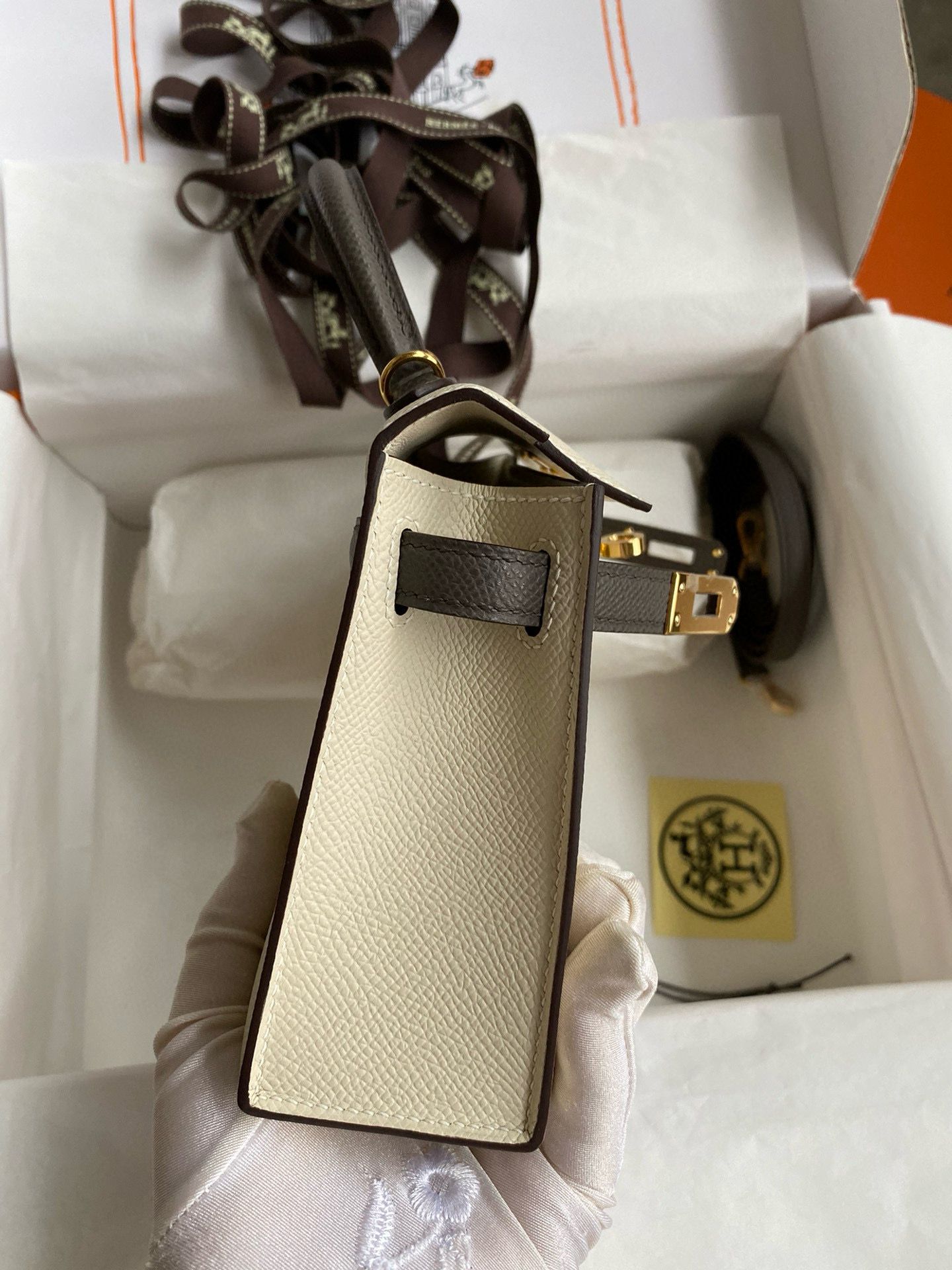 Hermes Kelly Mini II Sellier Bicolor Handmade Bag in Craie and Etain Epsom Calfskin - Image 7