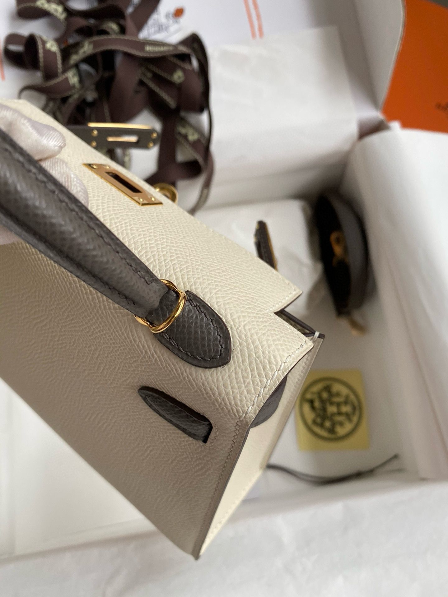 Hermes Kelly Mini II Sellier Bicolor Handmade Bag in Craie and Etain Epsom Calfskin - Image 8