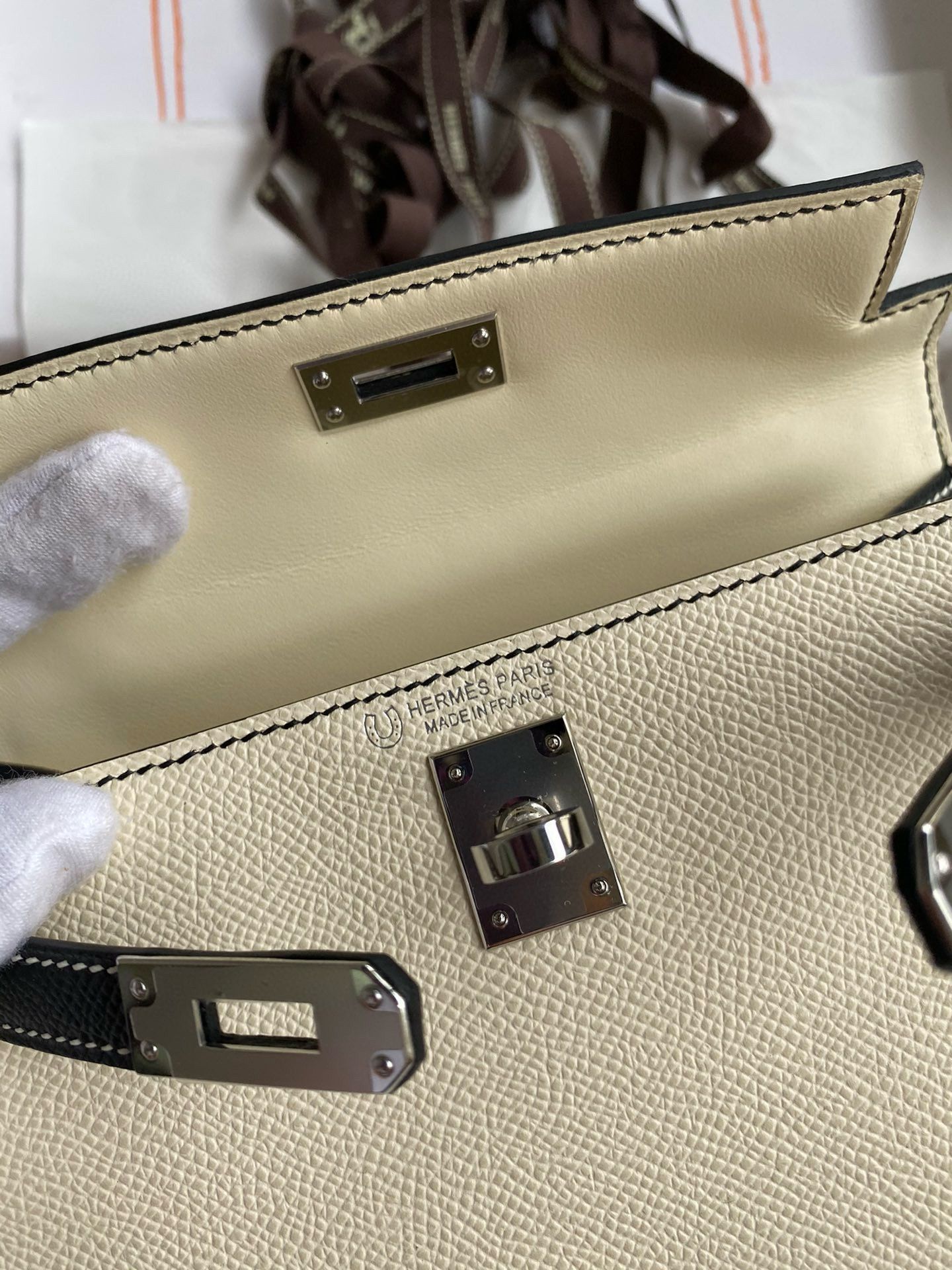 Hermes Kelly Mini II Sellier Bicolor Handmade Bag in Nata and Black Epsom Calfskin - Image 9