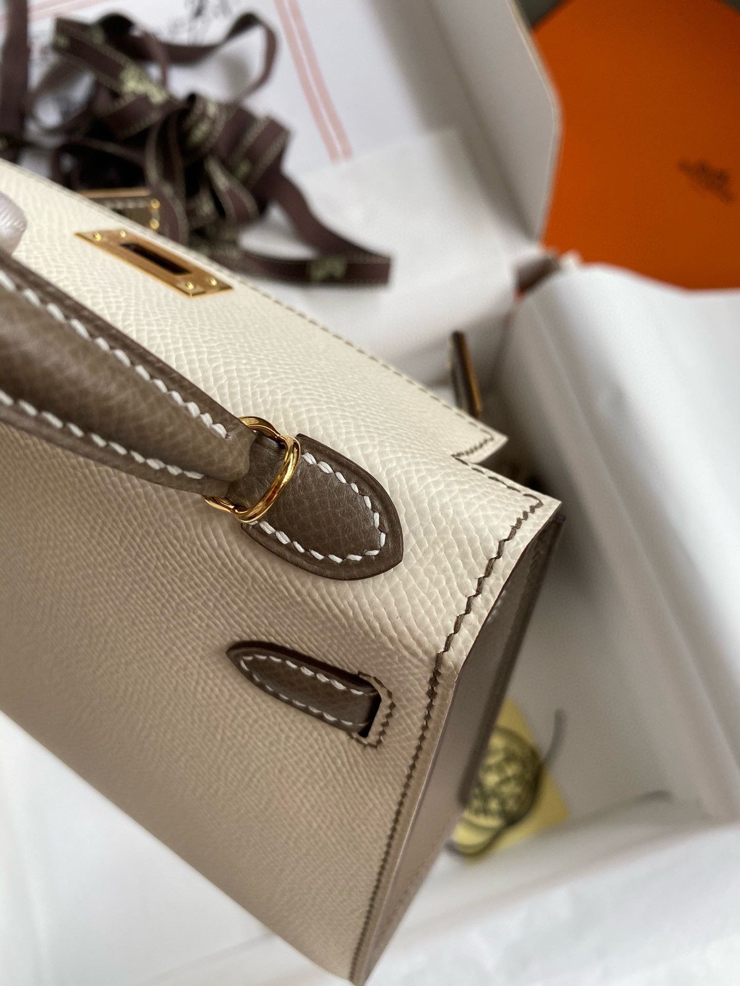 Hermes Kelly Mini II Sellier Bicolor Handmade Bag in Nata and Taupe Epsom Calfskin - Image 8