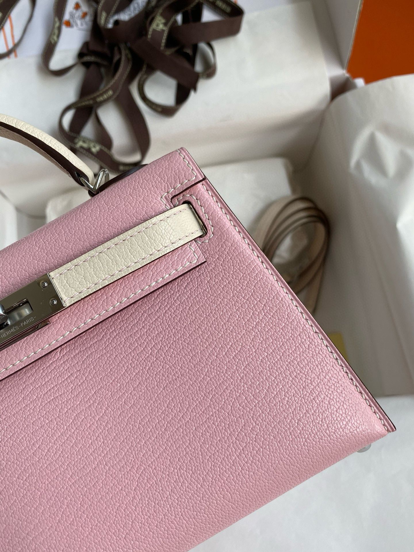 Hermes Kelly Mini II Sellier Bicolor Handmade Bag in Rose Sakura and Nata Chevre Mysore Leather - Image 5