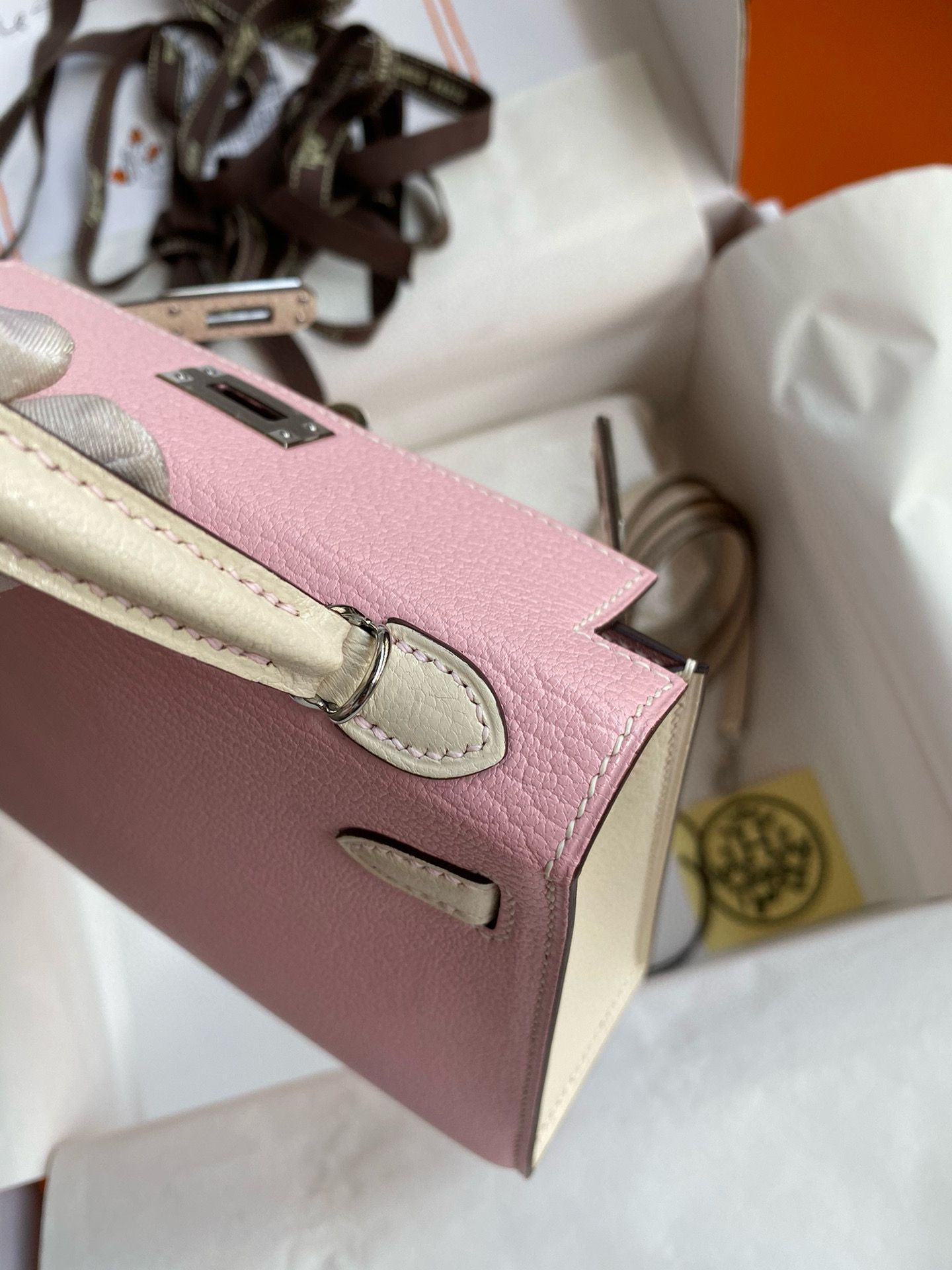Hermes Kelly Mini II Sellier Bicolor Handmade Bag in Rose Sakura and Nata Chevre Mysore Leather - Image 8