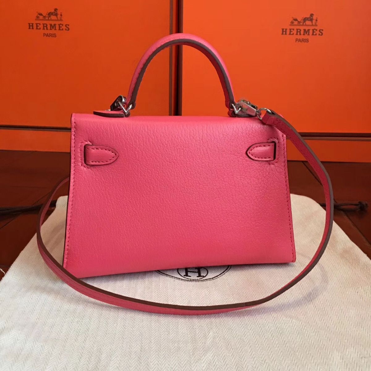Hermes Kelly Mini II Handmade Bag In Rose Lipstick Chevre Leather - Image 3