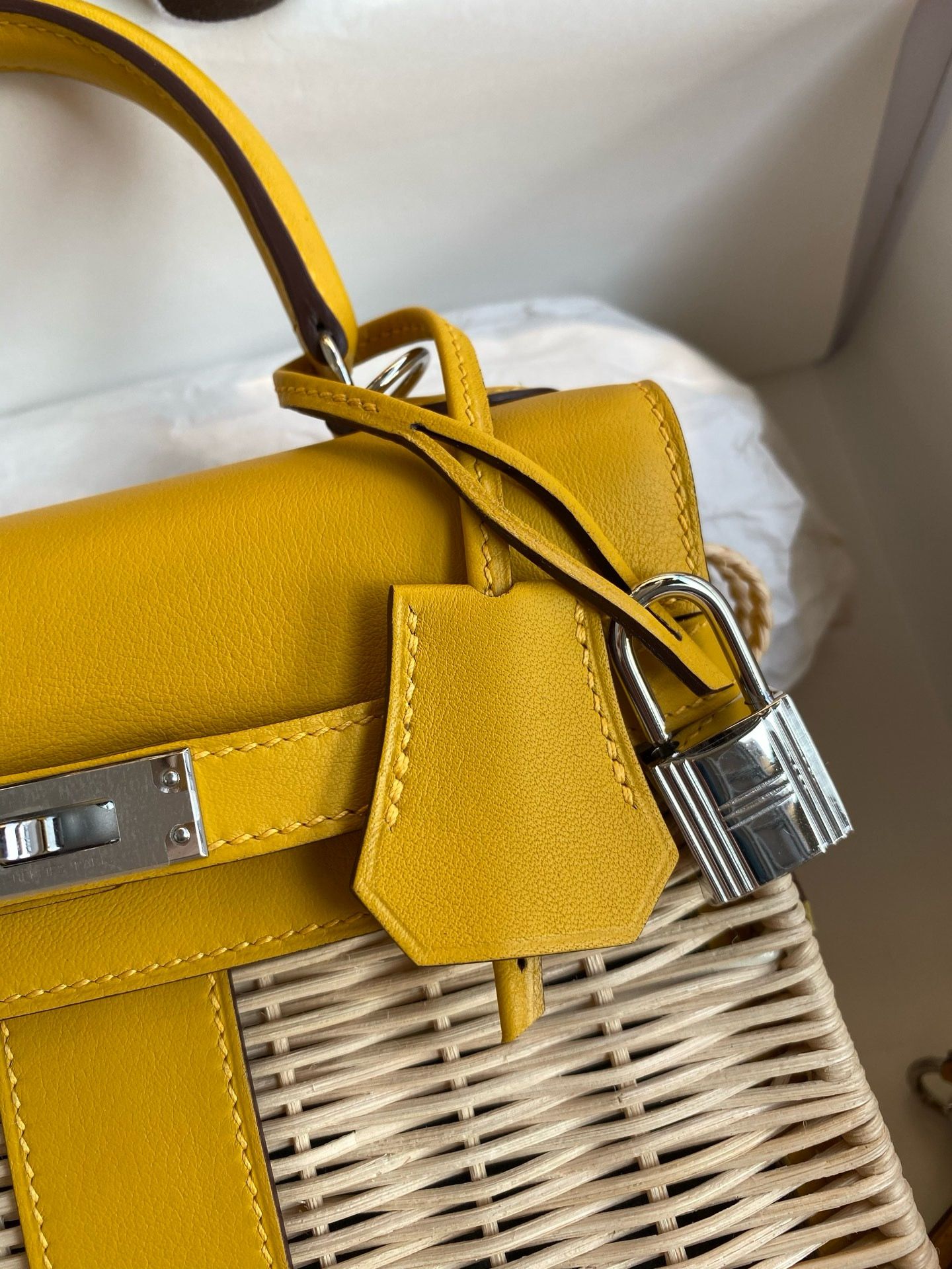 Hermes Picnic Kelly Mini 20 Bag in Wicker and Yellow Calfskin - Image 8