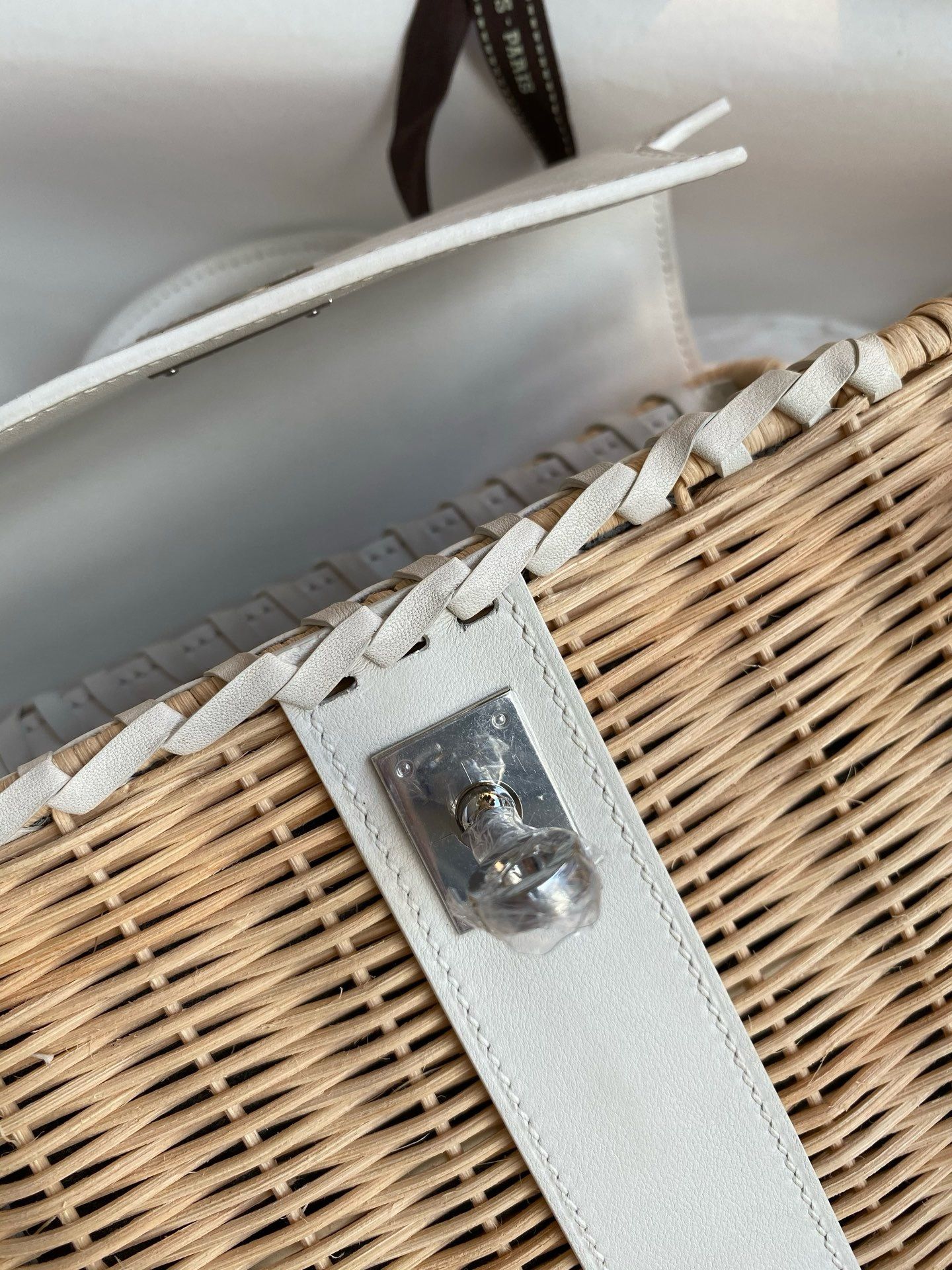 Hermes Picnic Kelly Mini 20 Bag in Wicker and White Swift Calfskin - Image 9