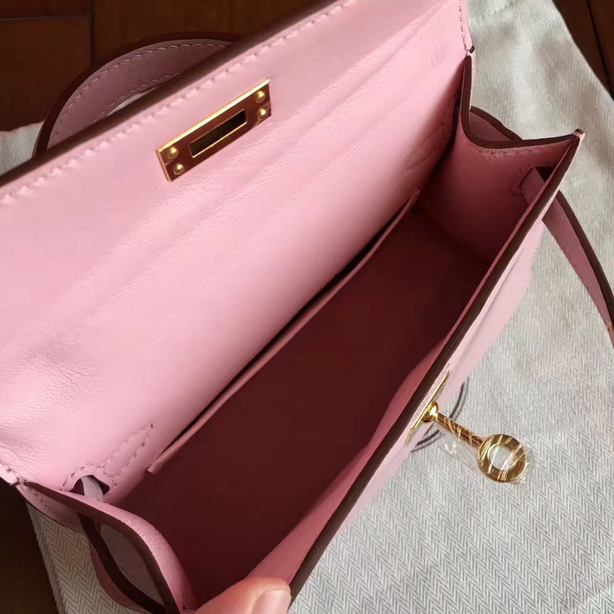 Hermes Kelly Mini II Handmade Bag In Rose Dragee Swift Calfskin - Image 7