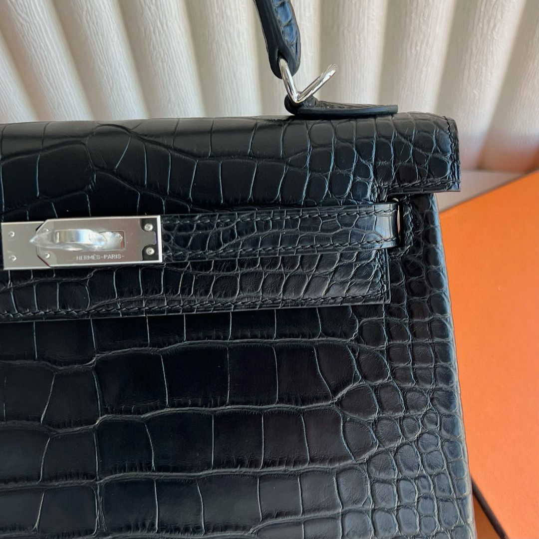 Hermes Kelly 25 Retourne Handmade Bag in Black Alligator Leather - Image 3