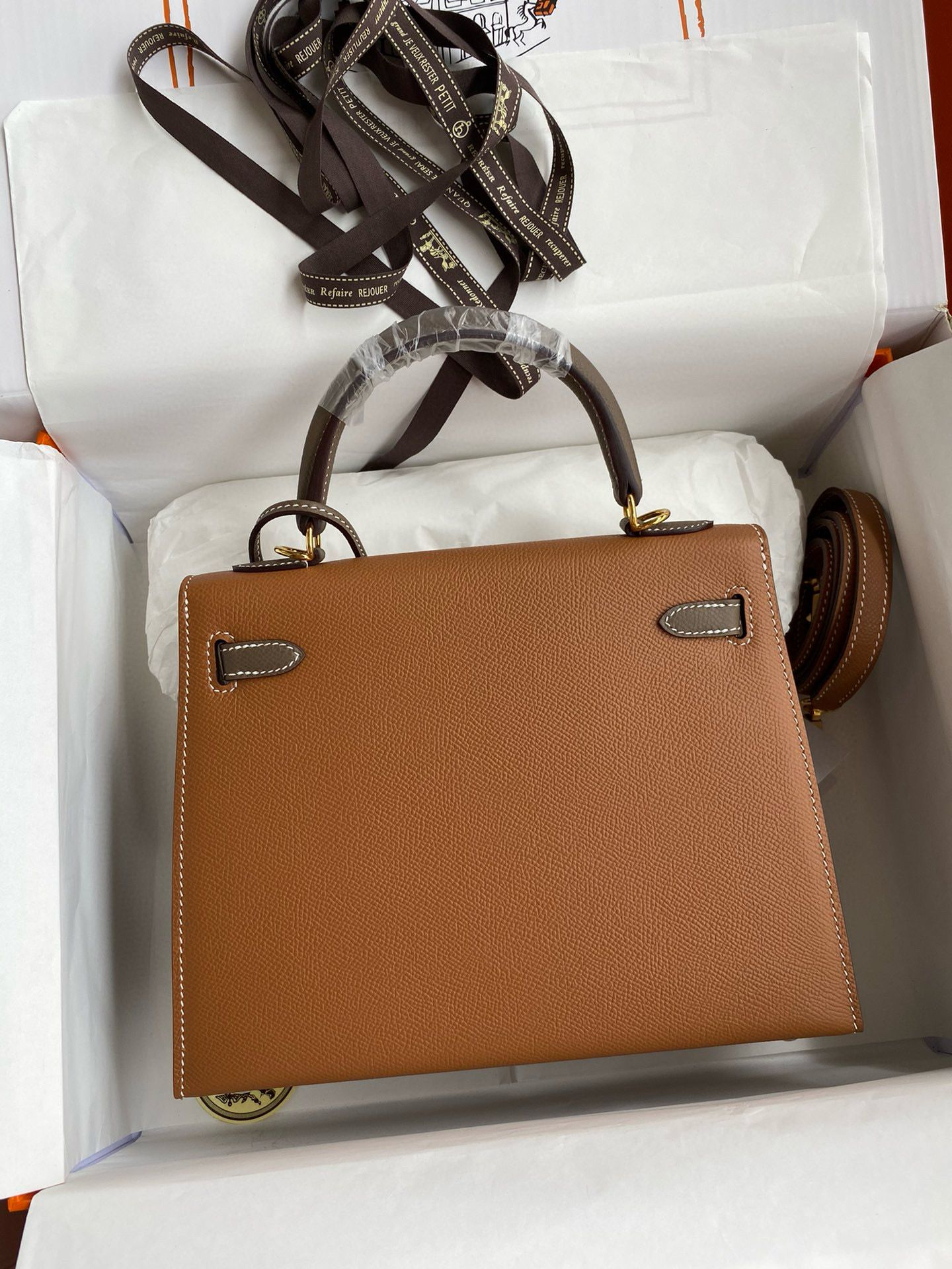 Hermes HSS Kelly Sellier 25 Bicolor Bag in Gold and Taupe Epsom Calfskin - Image 3