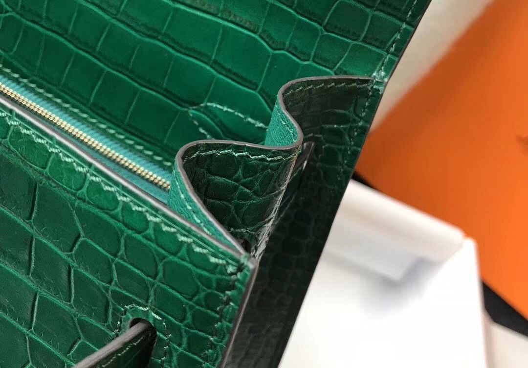 Hermes Kelly 25cm Handmade Bag In Green Embossed Crocodile Leather - Image 8