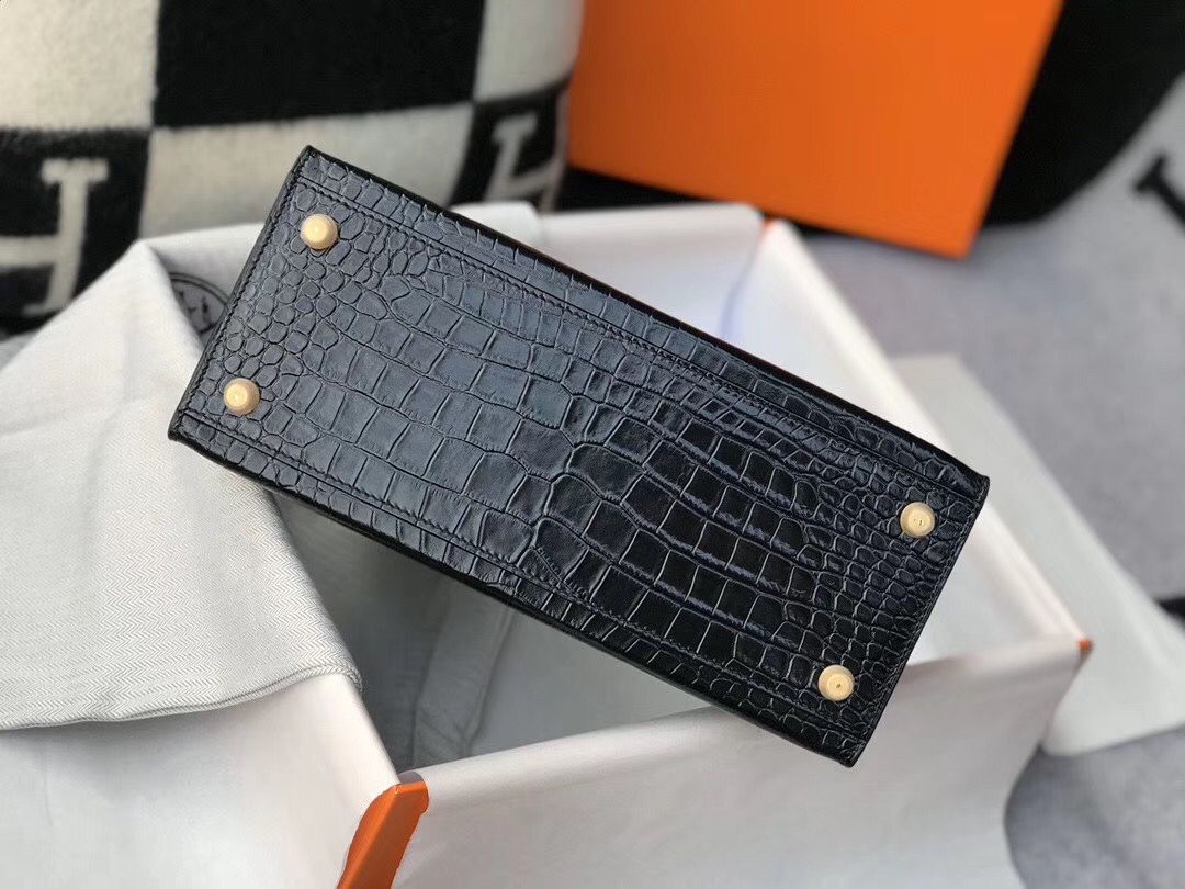 Hermes Kelly 25cm Handmade Bag In Black Embossed Crocodile Leather - Image 6