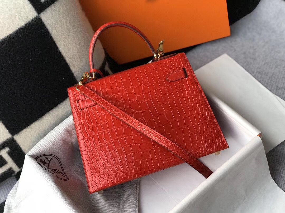 Hermes Kelly 25cm Handmade Bag In Red Embossed Crocodile Leather - Image 4