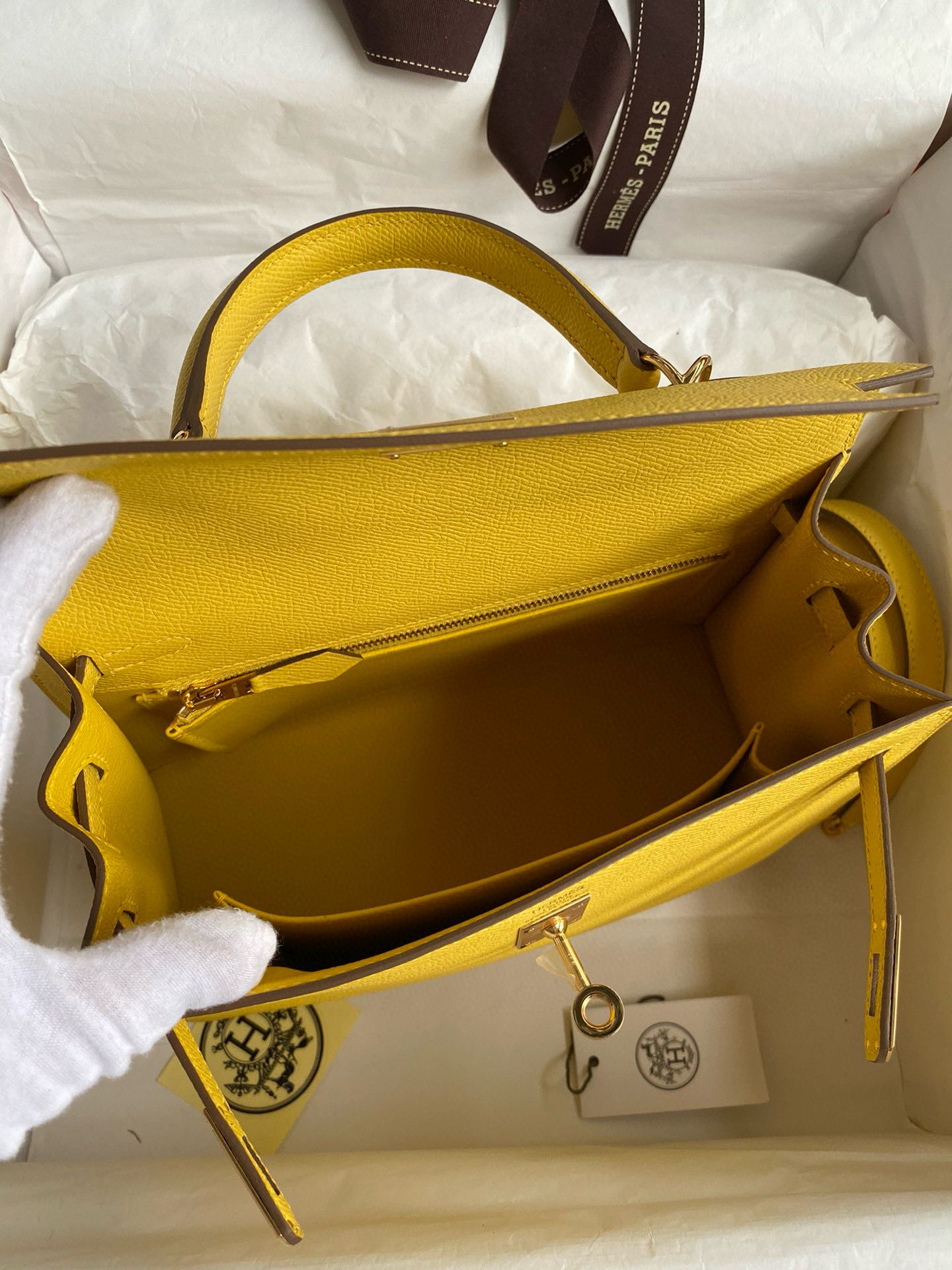 Hermes Kelly Sellier 25 Handmade Bag in Jaune de Naples Epsom Calfskin - Image 9