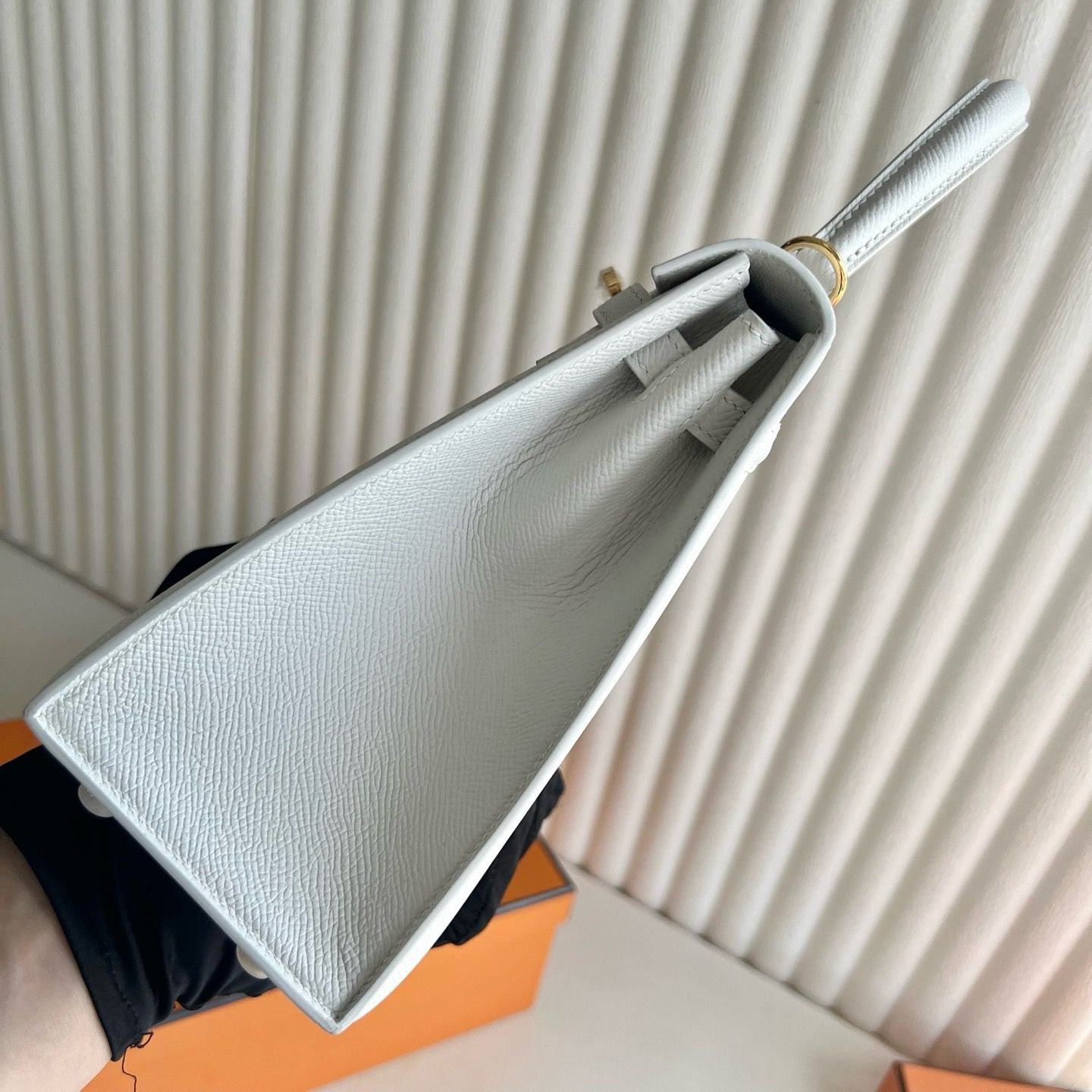 Hermes Kelly Sellier 25 Handmade Bag in White Epsom Calfskin - Image 4