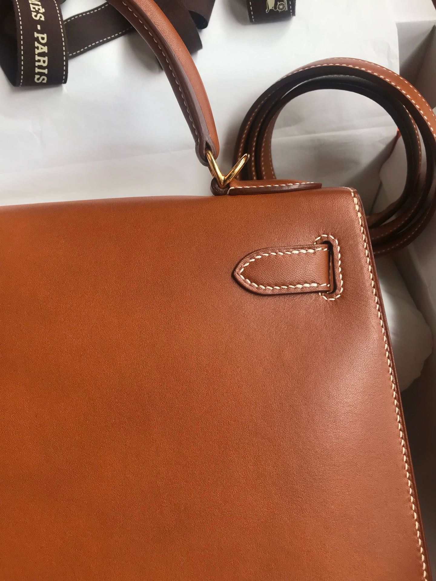 Hermes Kelly Sellier 28 Handmade Bag In Gold Barenia Calfskin - Image 5