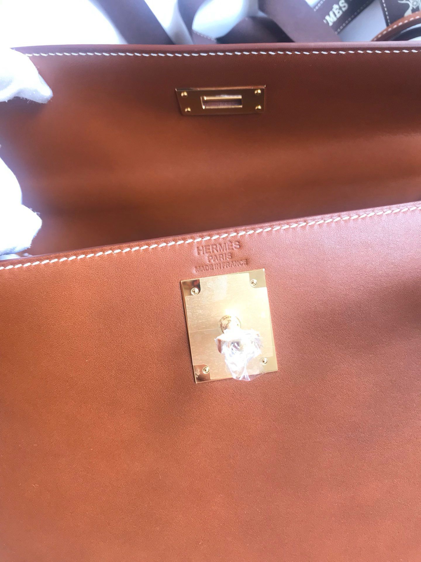 Hermes Kelly Sellier 28 Handmade Bag In Gold Barenia Calfskin - Image 8