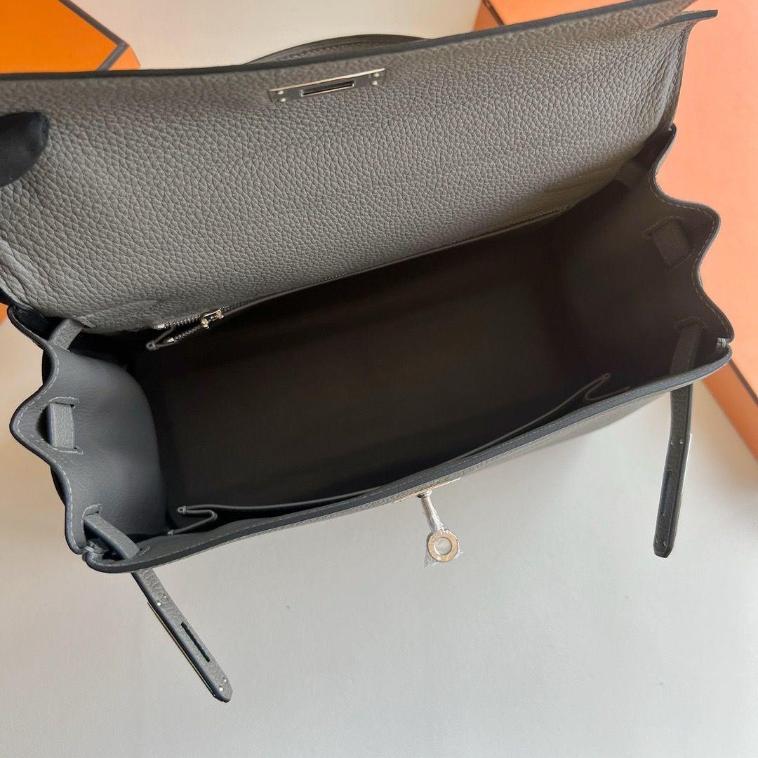 Hermes Kelly Retourne 28 Handmade Bag in Meyer Clemence Leather - Image 3