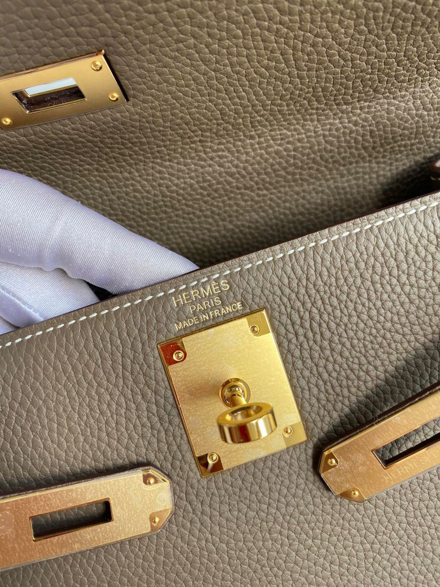 Hermes Kelly Retourne 28 Handmade Bag In Taupe Clemence Leather - Image 8