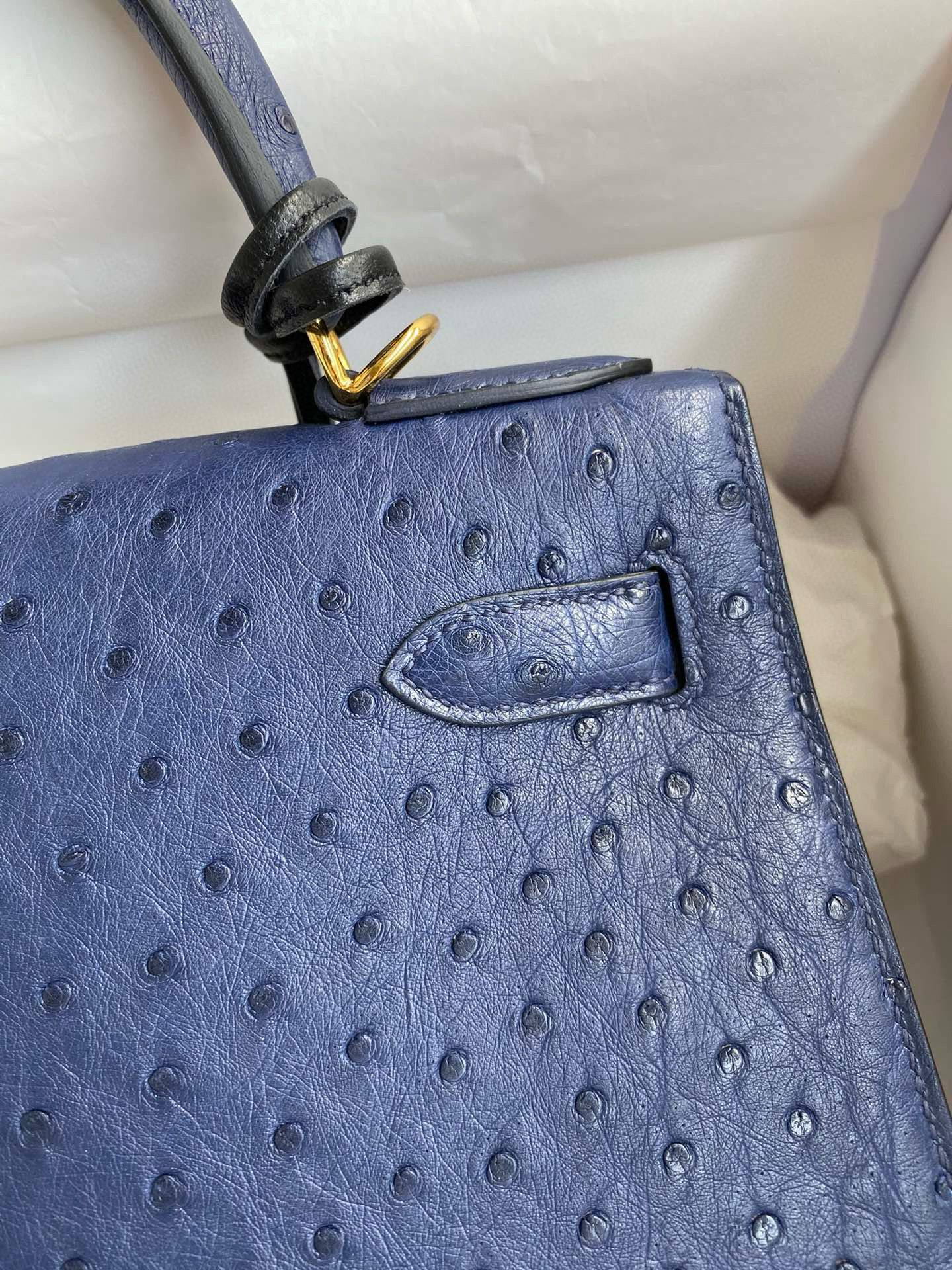 Hermes Kelly Sellier 28 Handmade Bag In Blue Iris Ostrich Leather - Image 5