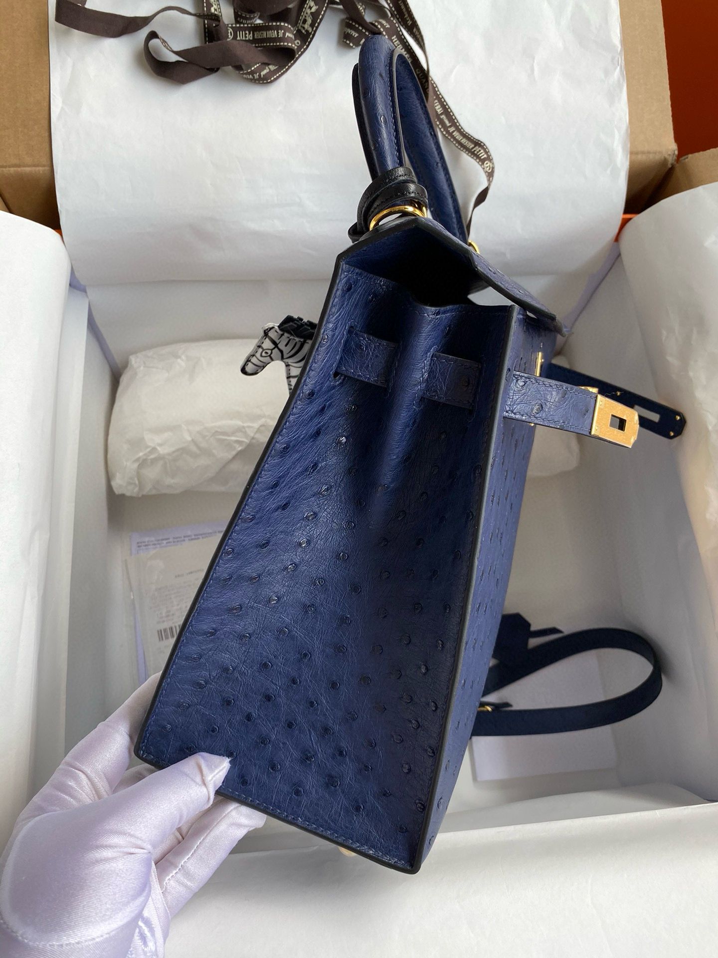 Hermes Kelly Sellier 28 Handmade Bag In Blue Iris Ostrich Leather - Image 6