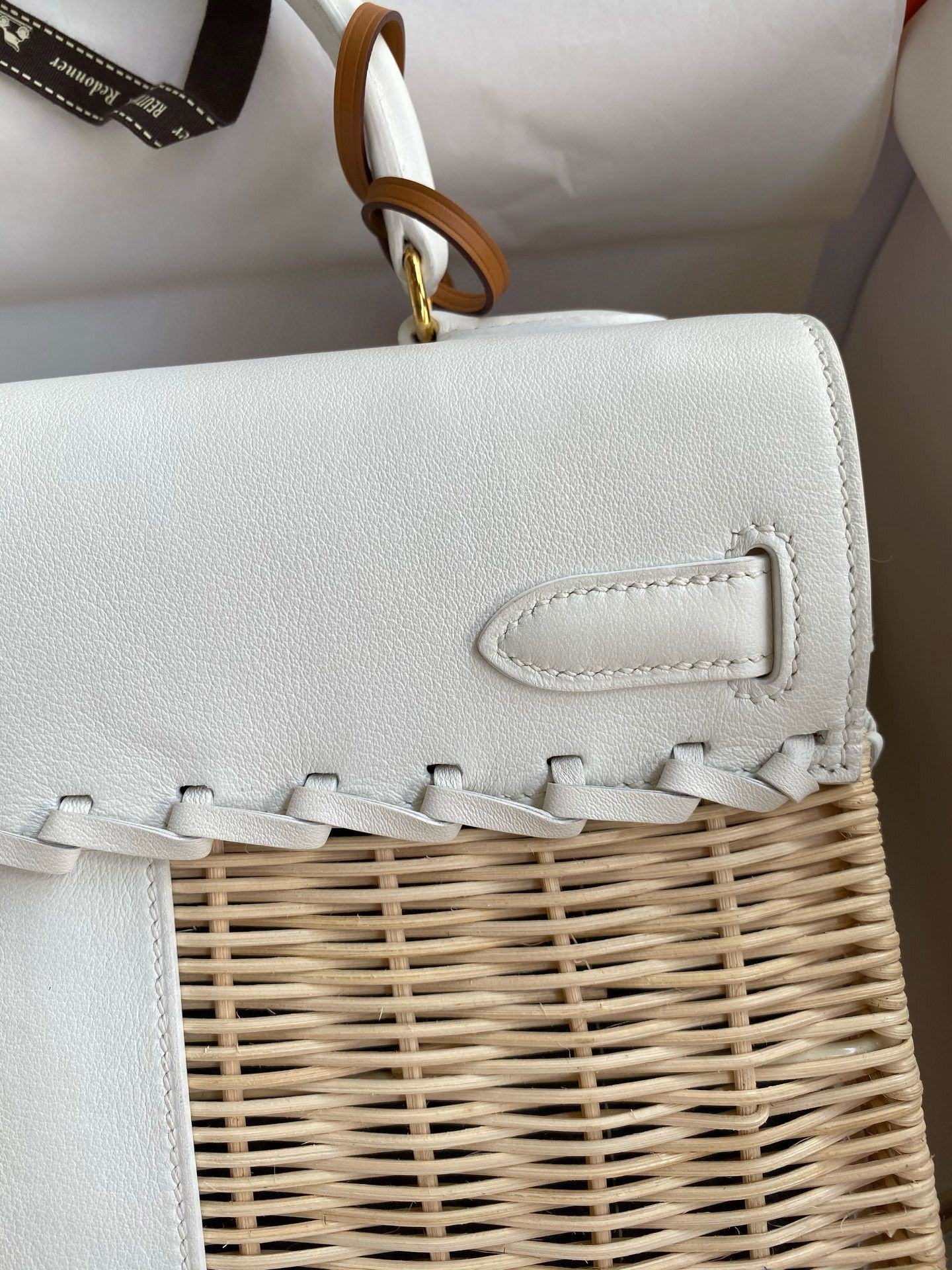 Hermes Picnic Kelly 28cm Bag in Wicker with White Barenia Leather - Image 5