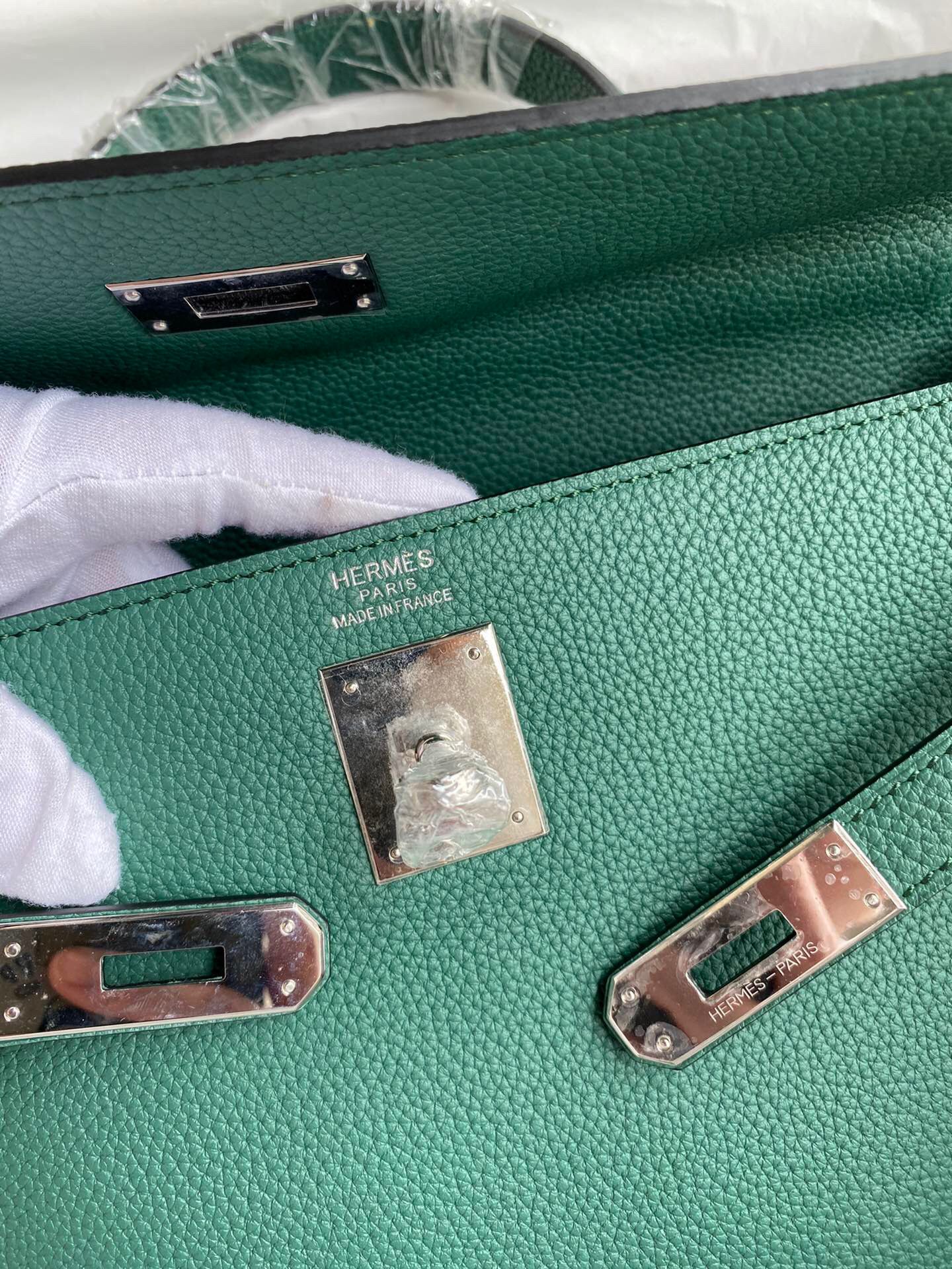 Hermes Kelly Retourne 32 Handmade Bag In Malachite Clemence Leather - Image 8