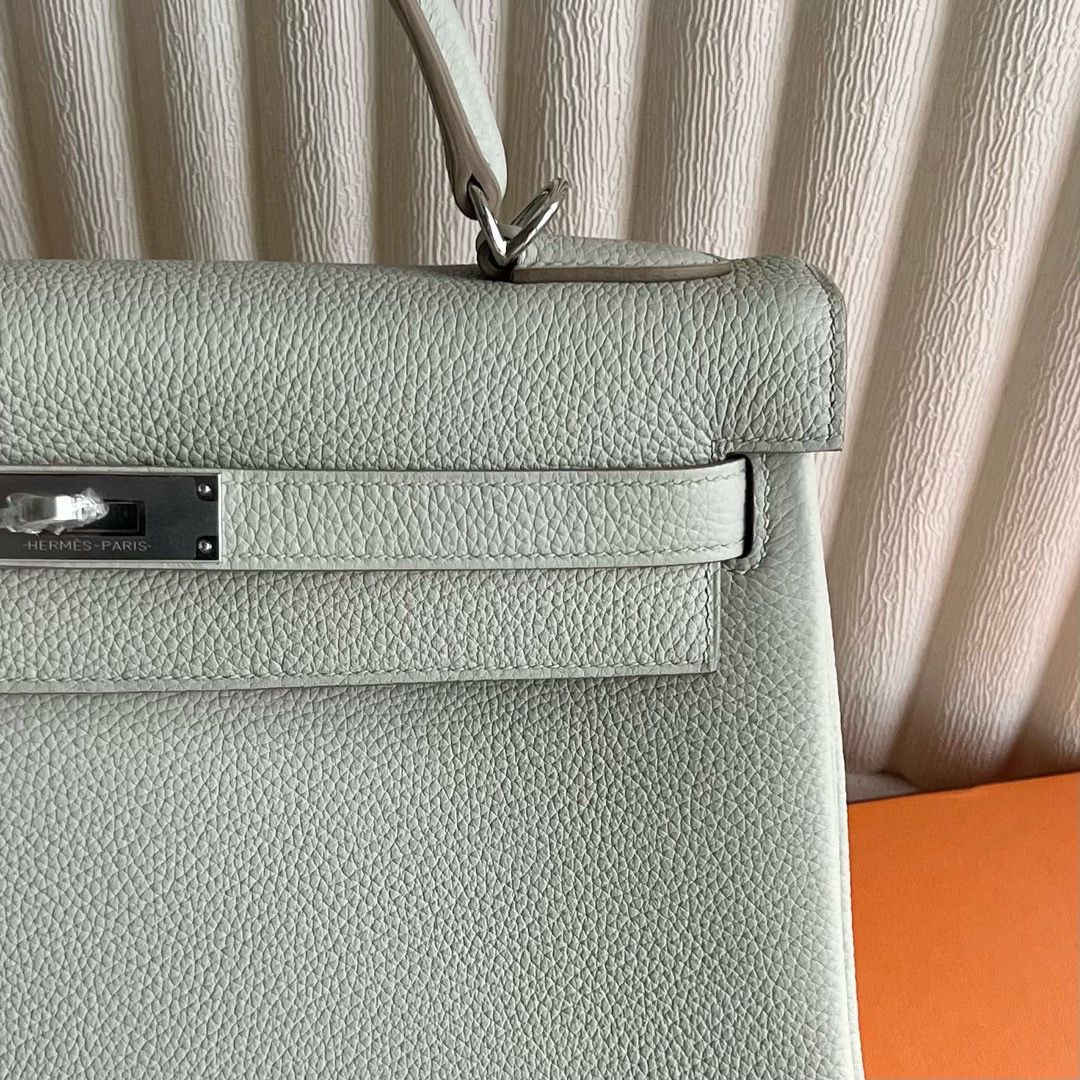 Hermes Kelly Retourne 32 Handmade Bag in Pearl Grey Clemence Leather - Image 3