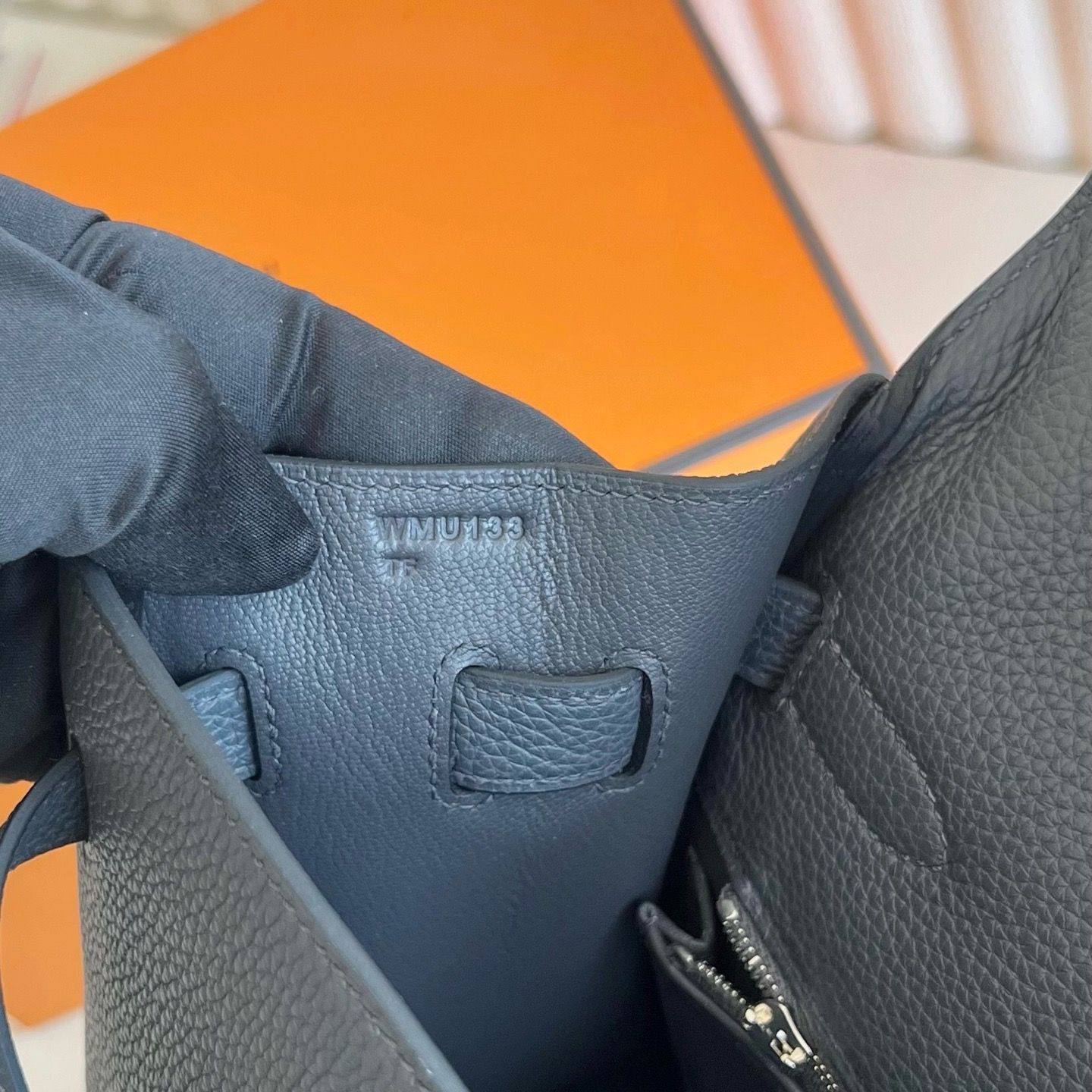 Hermes Kelly Retourne 35 Handmade Bag in Gris Misty Clemence Leather - Image 10