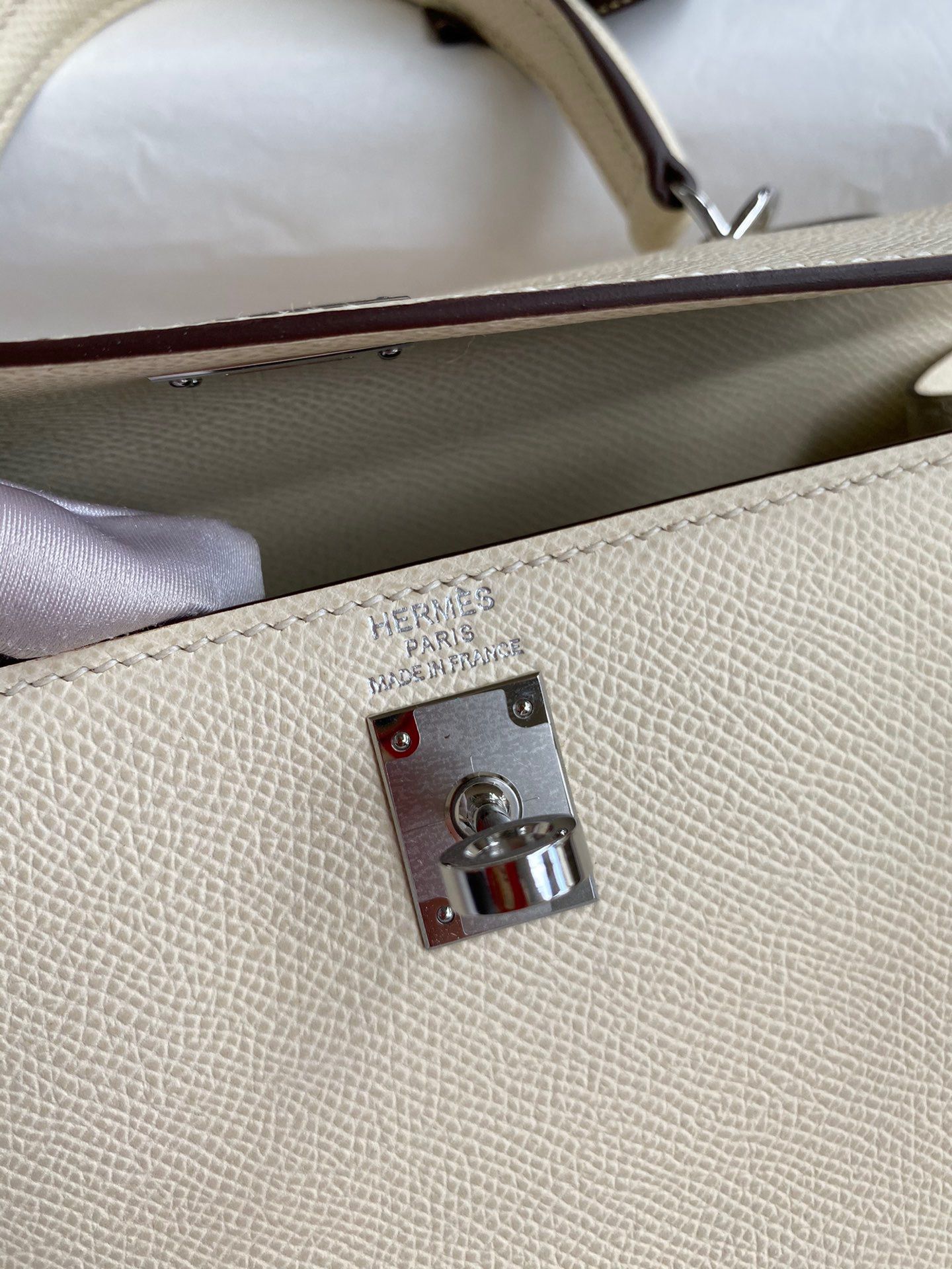 Hermes Kelly Sellier 25 Verso Handmade Bag in Craie and Biscuit Epsom Calfskin - Image 10