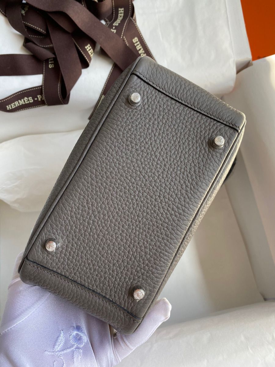 Hermes Mini Lindy Handmade Bag In Etain Clemence Leather - Image 10