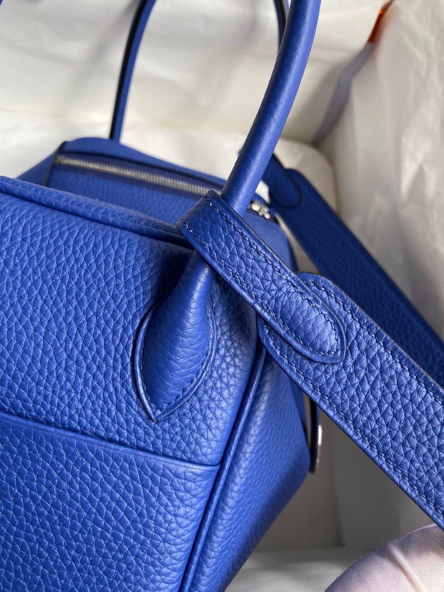 Hermes Lindy 26 Handmade Bag In Blue Electric Clemence Leather - Image 5