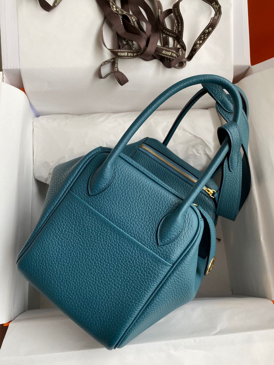 Hermes Lindy 26 Handmade Bag In Vert Bosphore Clemence Leather - Image 3