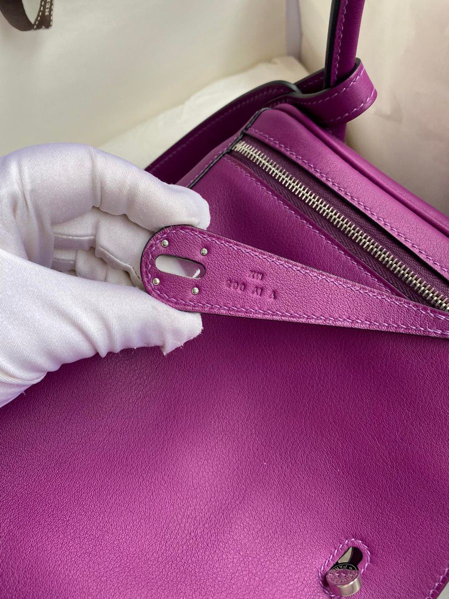 Hermes Lindy 26 Handmade Bag In Anemone Swift Calfskin - Image 6